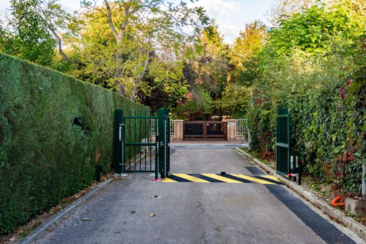 Les Charmes Du Bosquet Parc D'Amour Et Nature Parking Prive Securise 埃特勒塔 外观 照片